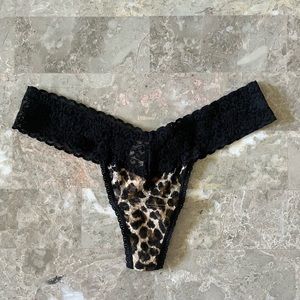 New Victoria’s Secret Lacie Leopard Thong Size Medium